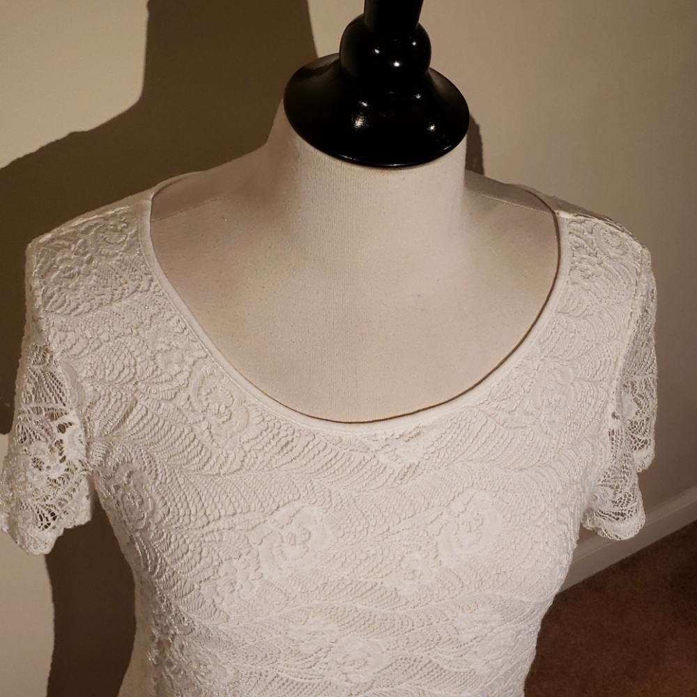 White Top - Picture 3 of 16